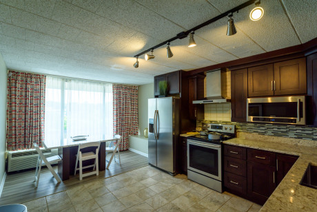 Exton Hotel & Conference Center - Kitchen