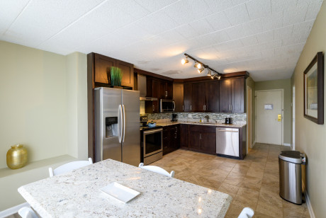 Exton Hotel & Conference Center - Kitchen